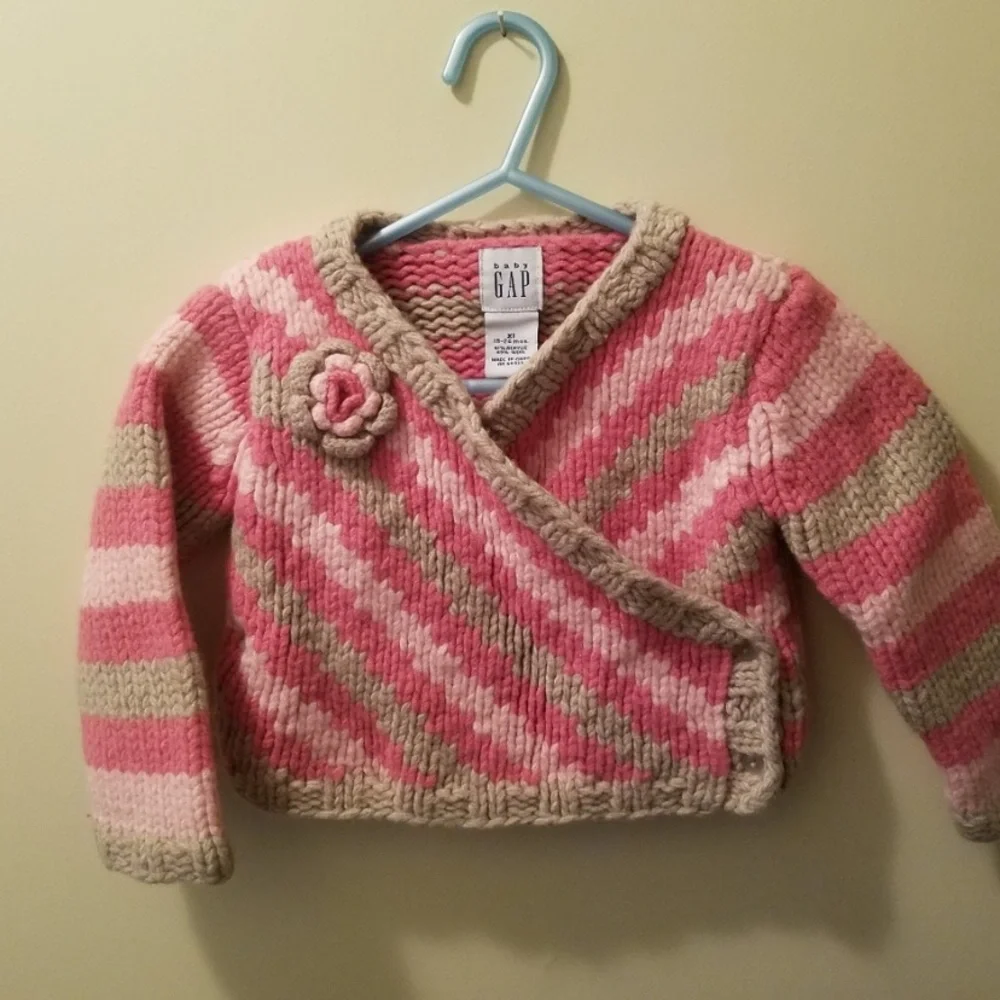🌞 baby gap sweater